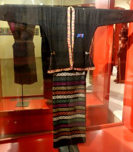 Costume, Bru - Van Kieu, Quang Tri, 1980, view 1, handmade cotton - Vietnamese Women's Museum - Hanoi, Vietnam - DSC03896