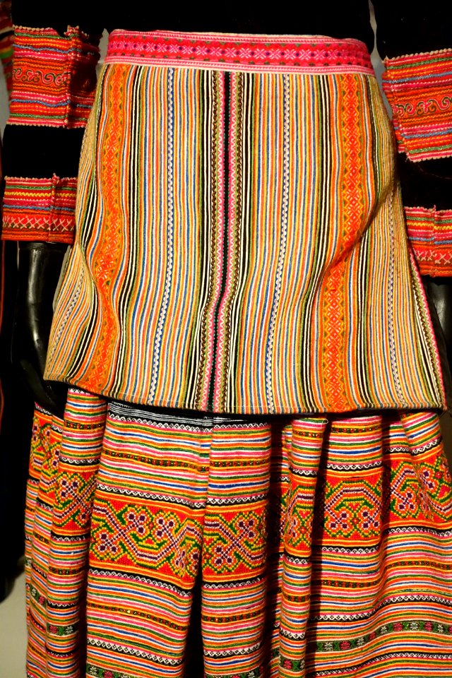 Costume, Hmong Hoa, Lao Cai, 2008, view 3, industrial cotton, hemp, velvet, wool, batik patterns - Vietnamese Women's Museum - Hanoi, Vietnam - DSC03802