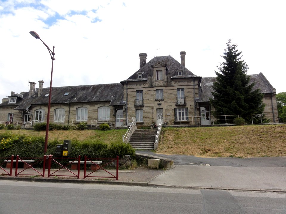 Coucy-le-Château-Auffrique (Aisne) école (ville basse)