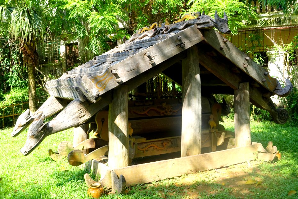 Cotu Tomb - Vietnam Museum of Ethnology - Hanoi, Vietnam - DSC03426