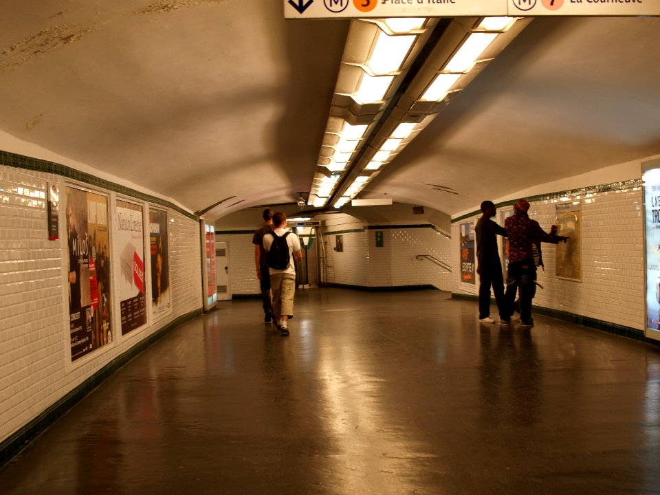 Couloir metro Paris