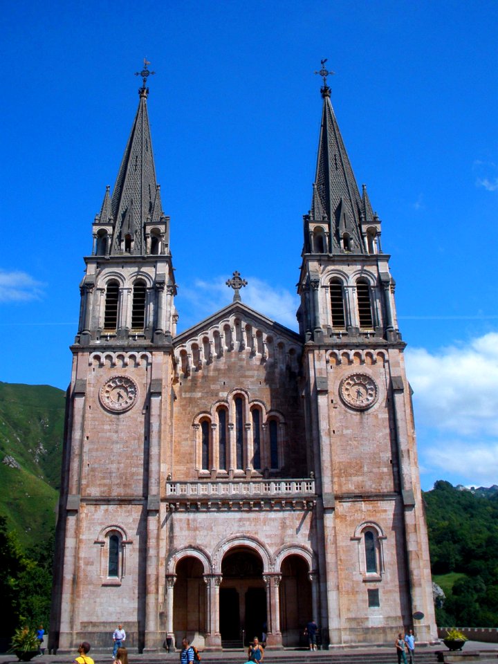 Covadonga - Basílica de Santa María la Real 10