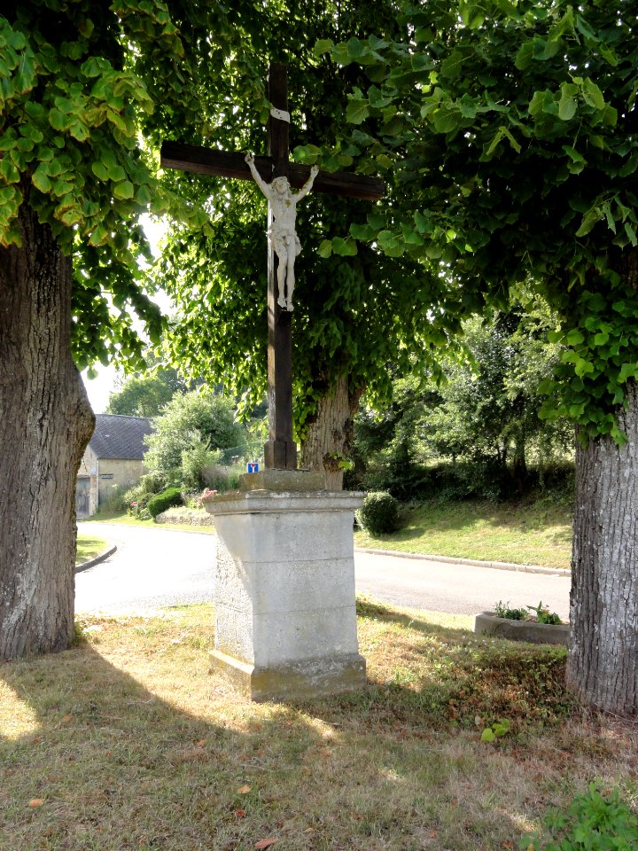 Courtrizy-et-Fussigny (Aisne) croix de chemin