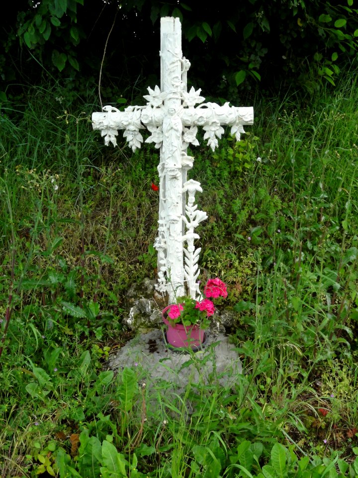 Coulombiers (Sarthe) croix blanche, D129