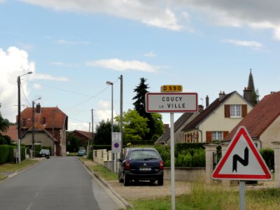 Coucy-la-Ville (Aisne) city limit sign
