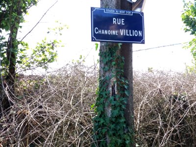Couzon-au-Mont-d'Or - Rue Chanoine Villion, plaque