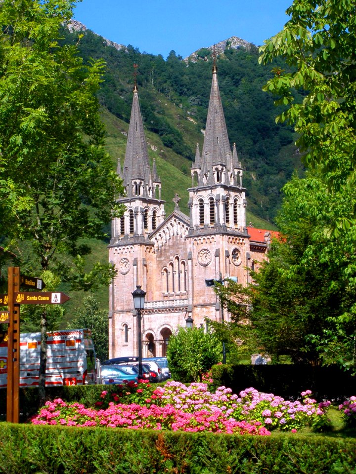 Covadonga - Basílica de Santa María la Real 03