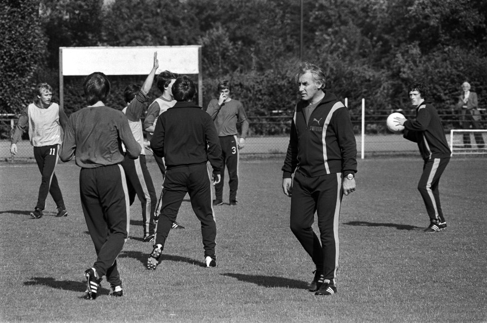 Cor Brom tijdens een training, Bestanddeelnr 930-4267