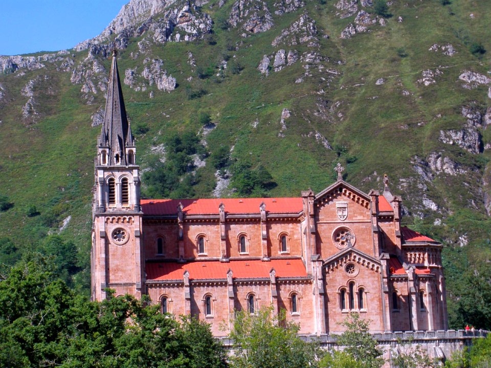 Covadonga - Basílica de Santa María la Real 02