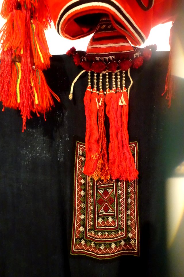 Costume, Dao Do, Lao Cai, 1972, handmade cotton, industial cotton with natural embroidered patterns - Vietnamese Women's Museum - Hanoi, Vietnam - DSC03740