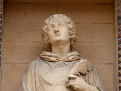 Couzon-au-Mont-d'Or - Église Saint Maurice - Façade - Statue de saint Laurent - Buste