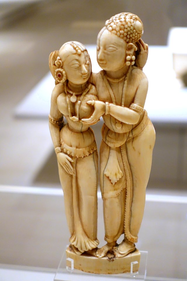 Couple, South India, Srirangam, end of 17th century, carved ivory inlaid with a ruby - Ethnological Museum, Berlin - DSC01542