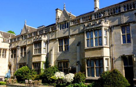 Courtyard - Rushton Hall - Northamptonshire, England - DSC09349