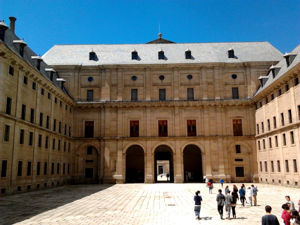 Courtyard of the Kings of the Escorial 01