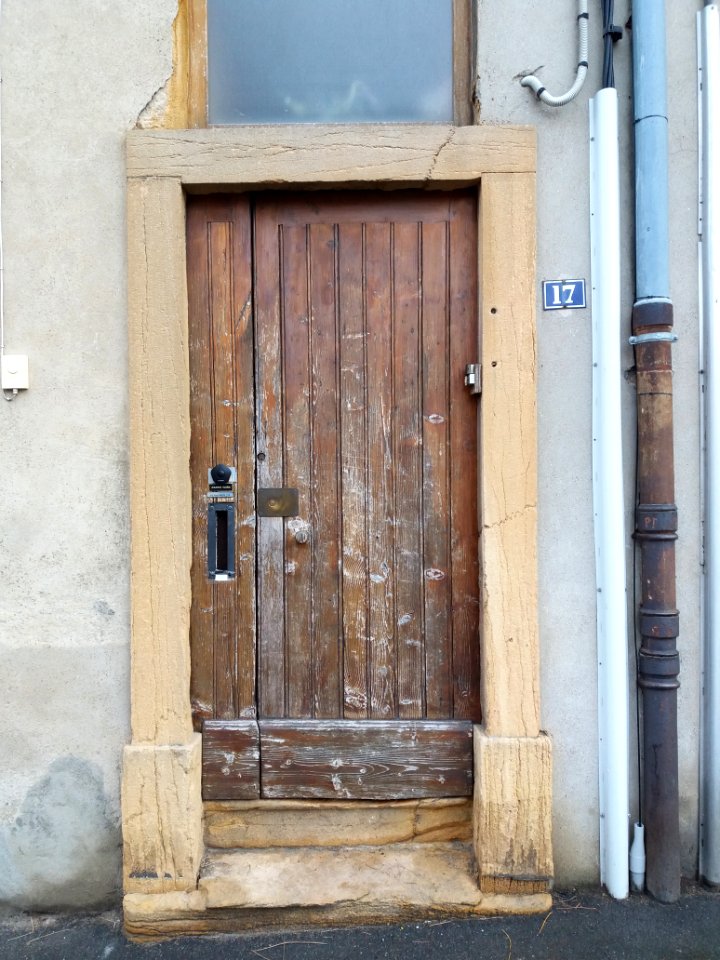 Couzon-au-Mont-d'Or - Rue Pierre Dupont - Porte au numéro 17