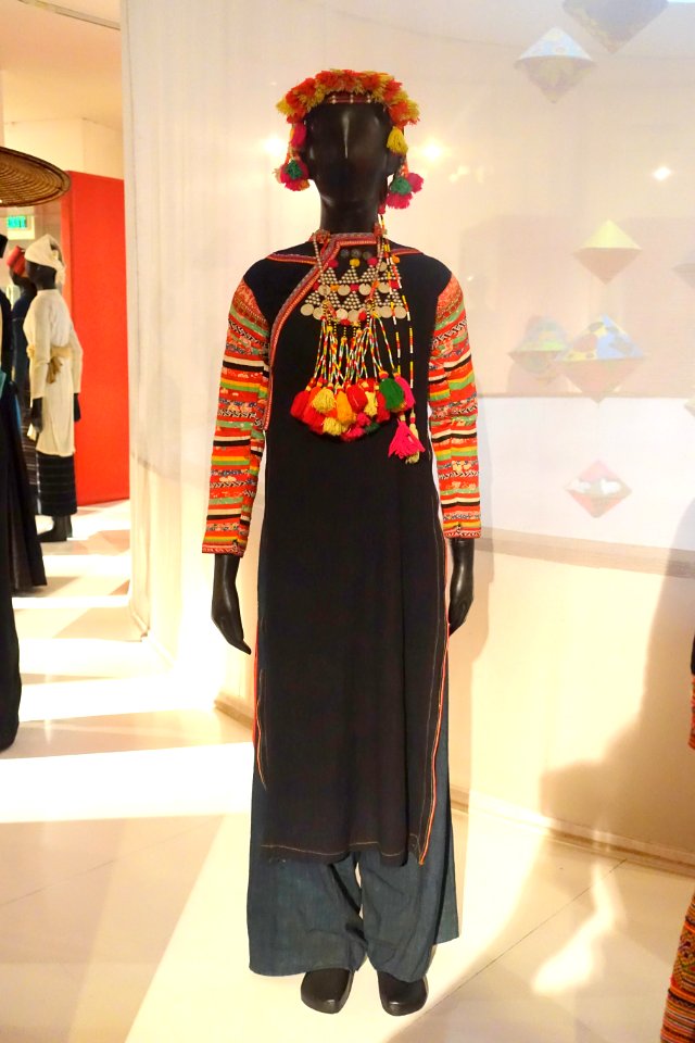 Costume, La Hu, Lai Chau, 1990, cotton, wool, aluminum, rattan, applique - Vietnamese Women's Museum - Hanoi, Vietnam - DSC03807