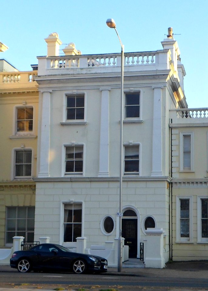 Courtenayside, Kingsway, Hove (NHLE Code 1187565) (September 2013)