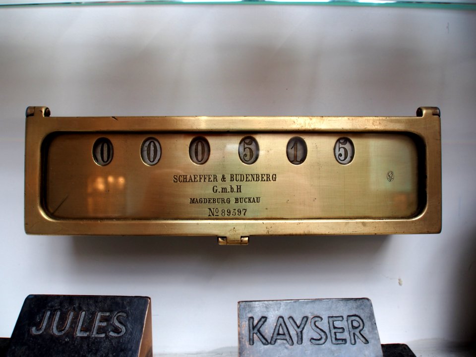 Counter of Schaeffer & Budenberg GmbH, Magdenburg Buckau No89597 at the Religiueze Stoommachine Ketelhuis Steyl, pic1