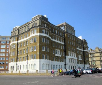 Courtenay Gate, Kingsway, Hove (June 2016) (2)