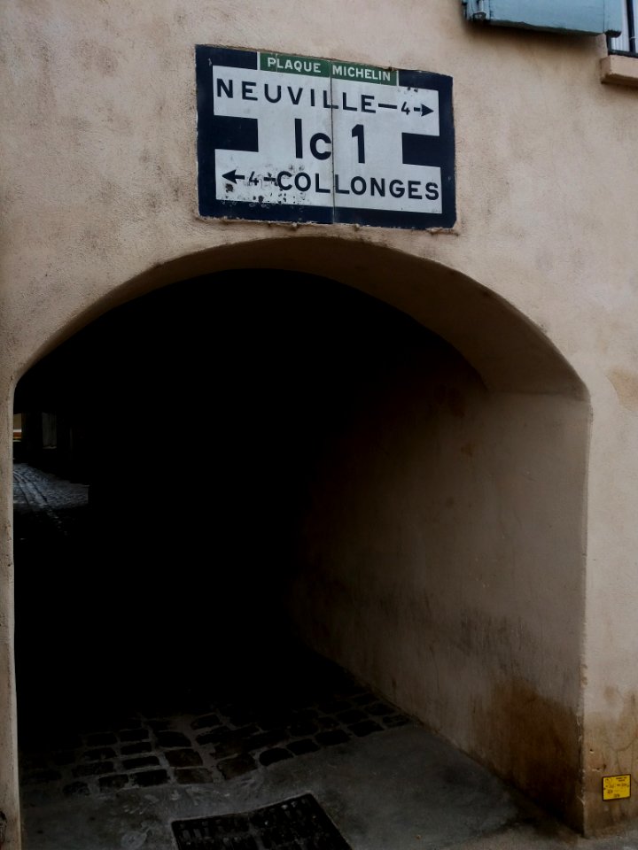 Couzon-au-Mont-d'Or - Passage de la Voûte - Depuis la rue de la République