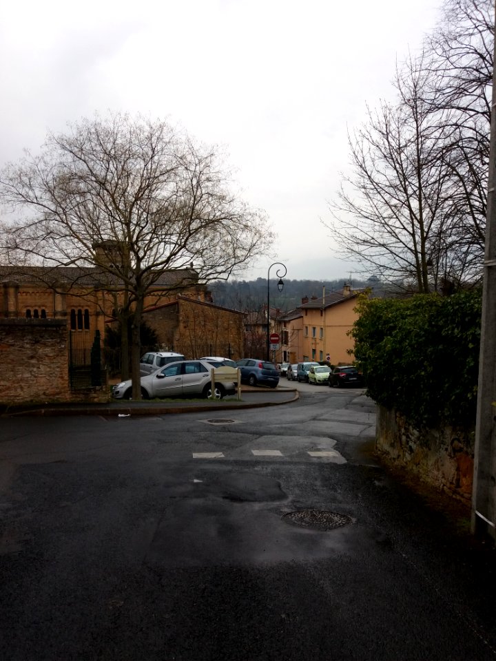 Couzon-au-Mont-d'Or - Montée Georges Lyvet - En descendant vers l'église