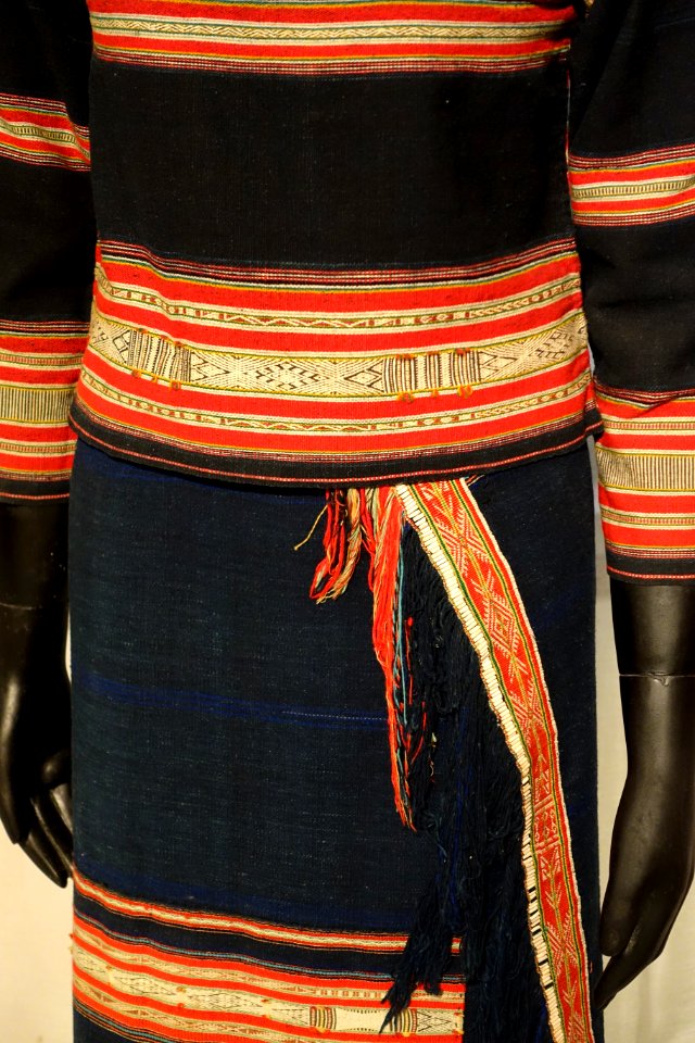 Costume, Gia-rai, Kon Tum, 1980, view 2, handmade cotton, natural dyes - Vietnamese Women's Museum - Hanoi, Vietnam - DSC04078