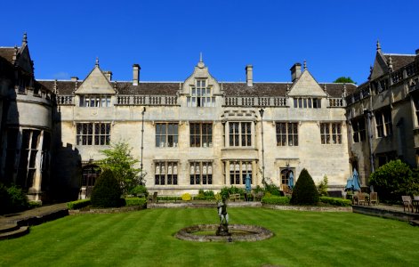 Courtyard - Rushton Hall - Northamptonshire, England - DSC09346