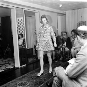 Couturier Edgar Vos toont nieuwe collectie de modeshow, Bestanddeelnr 922-1968