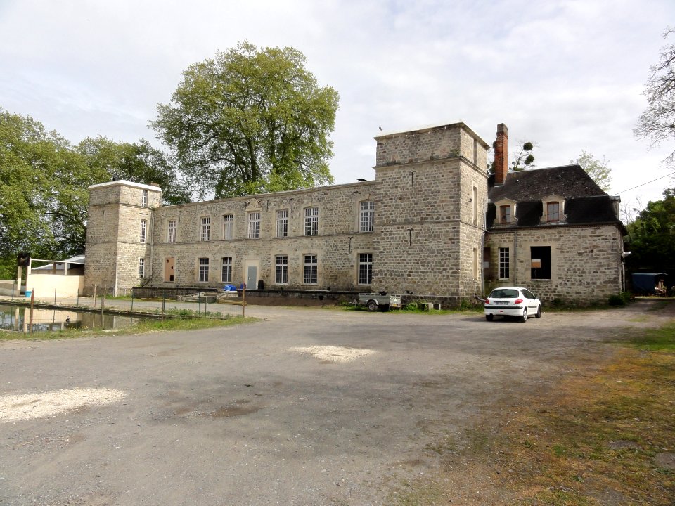 Coucy-lès-Eppes (Aisne) château, (en 2015 disco)