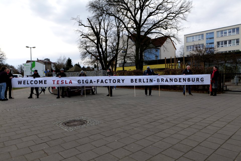Counter protest at Protest against Tesla factory Erkner 2020-02-22 01