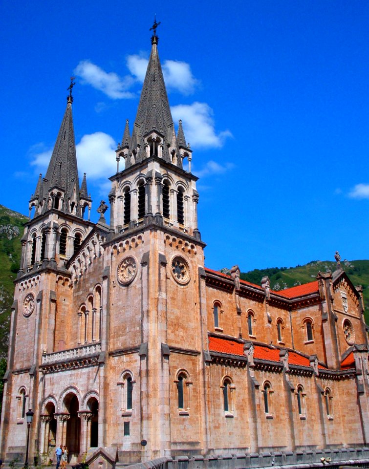 Covadonga - Basílica de Santa María la Real 12