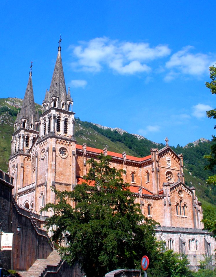 Covadonga - Basílica de Santa María la Real 16