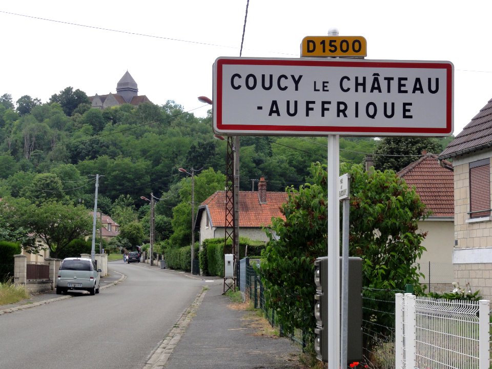 Coucy-le-Château-Auffrique (Aisne) city limit sign (ville basse)