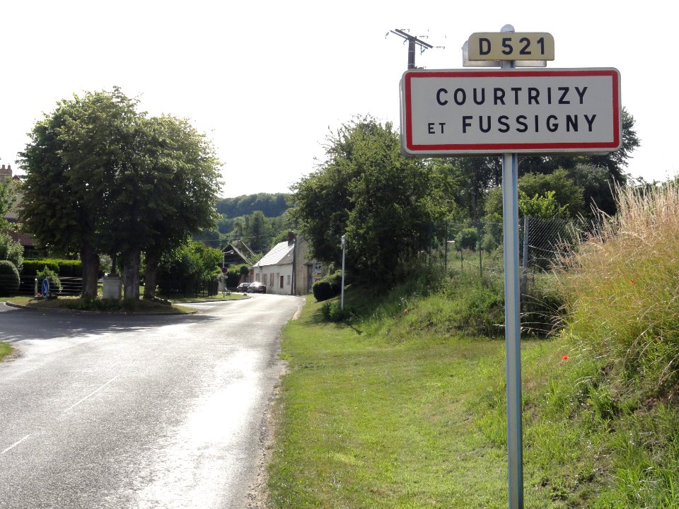 Courtrizy-et-Fussigny (Aisne) city limit sign