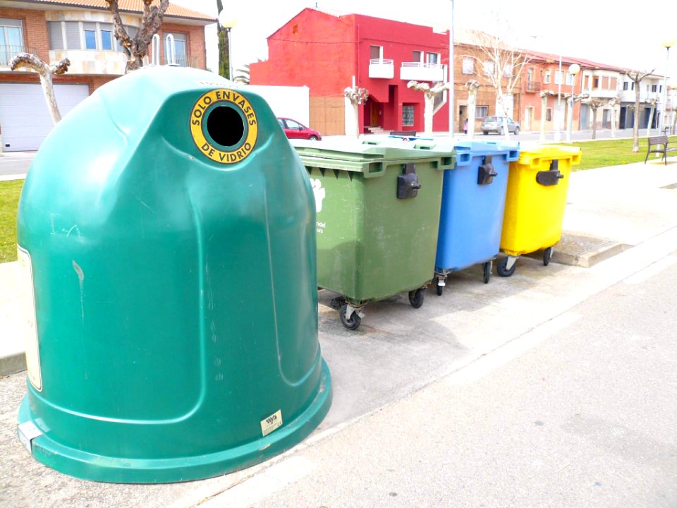 Cortes - Contenedores de reciclaje 1