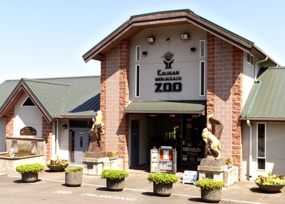 Cougar Mountain Zoo entrance 2014