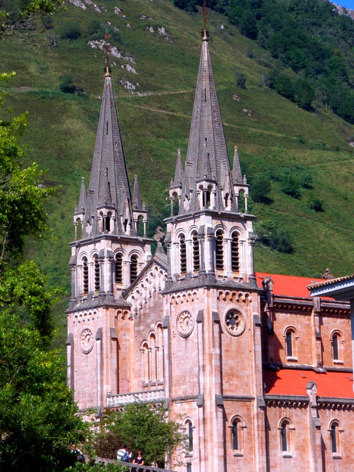 Covadonga - Basílica de Santa María la Real 04
