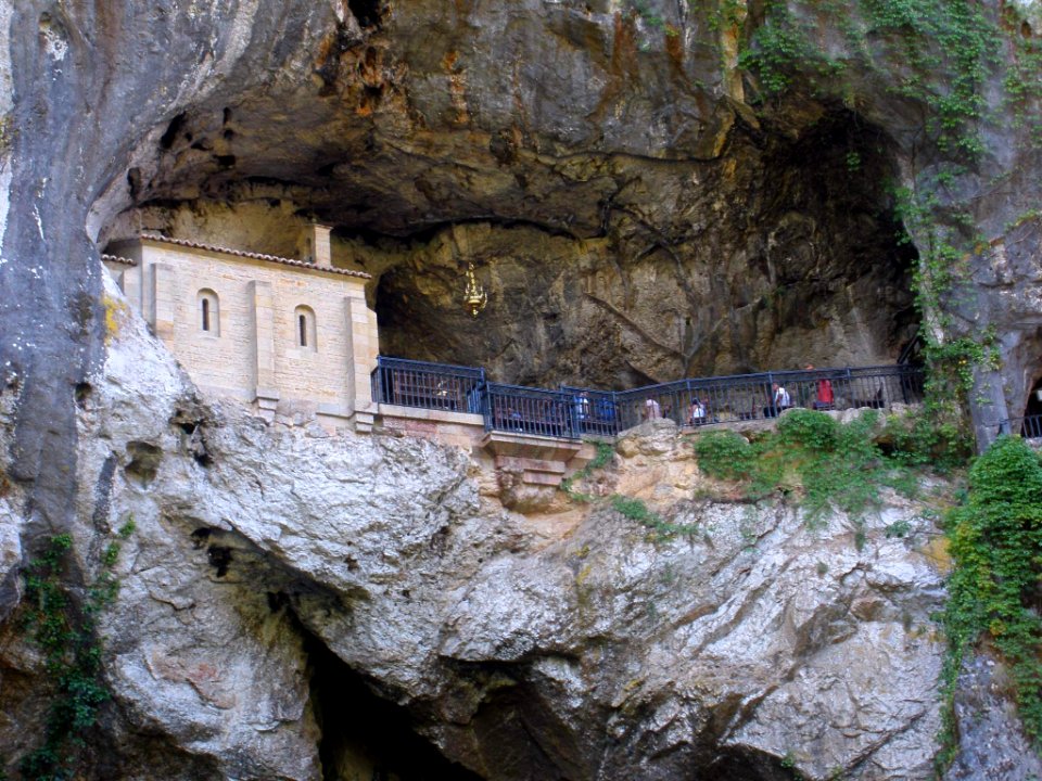 Covadonga - Cueva Santa 03