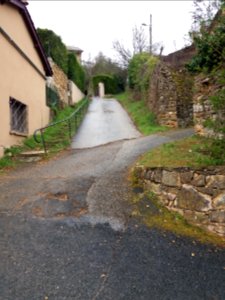 Couzon-au-Mont-d'Or - Montée Georges Lyvet - Début du chemin qui monte à la madone