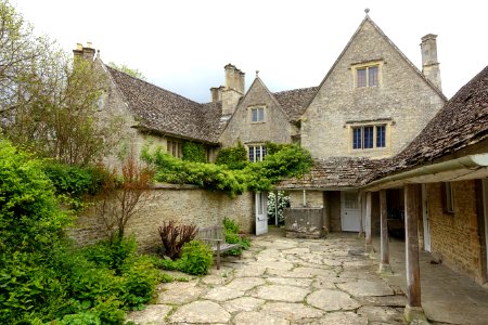 Courtyard - Kelmscott Manor - Oxfordshire, England - DSC00147