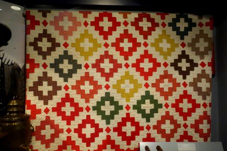 Courthouse Square quilt, Northern Illinois, 1849 - Wisconsin Historical Museum - DSC03311