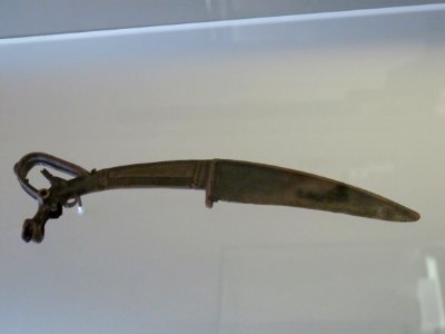 Couteau xiao. Shang moyen. Bronze. Cernuschi Paris