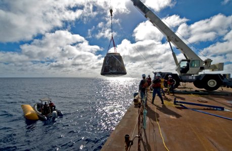 COTS-1 Dragon Spacecraft Recovery photo