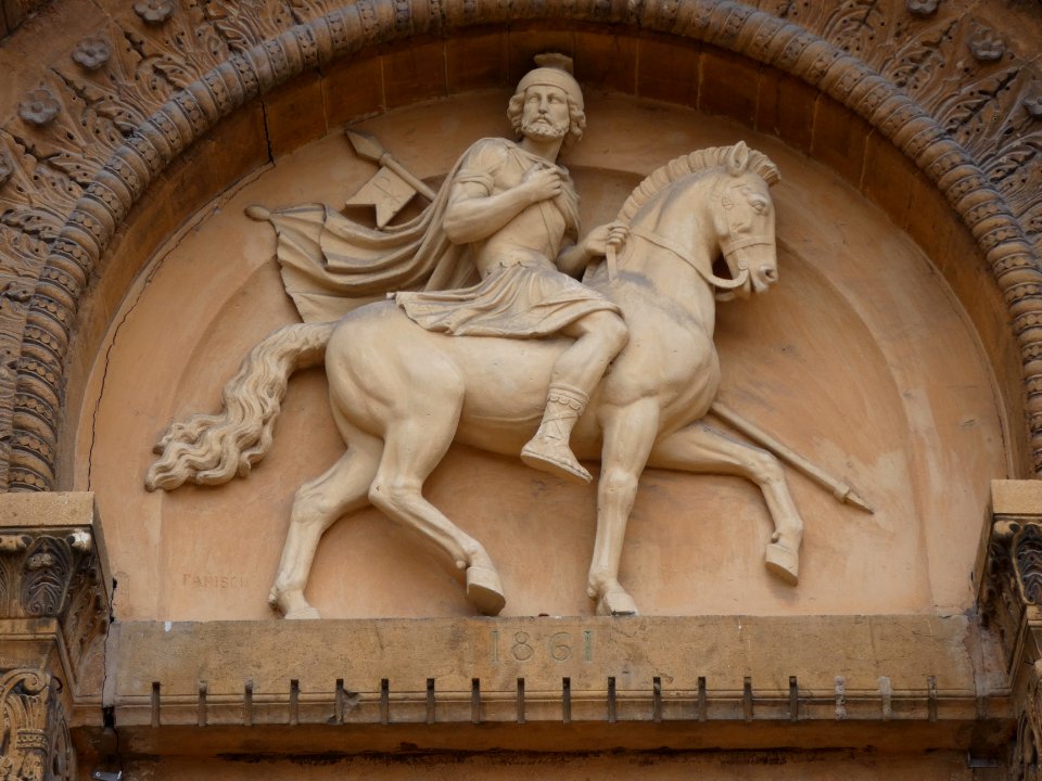 Couzon-au-Mont-d'Or - Église Saint Maurice - Façade - Statue de Saint Maurice à cheval
