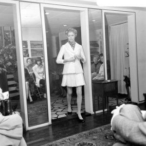 Couturier Edgar Vos toont nieuwe collectie de modeshow, Bestanddeelnr 922-1965