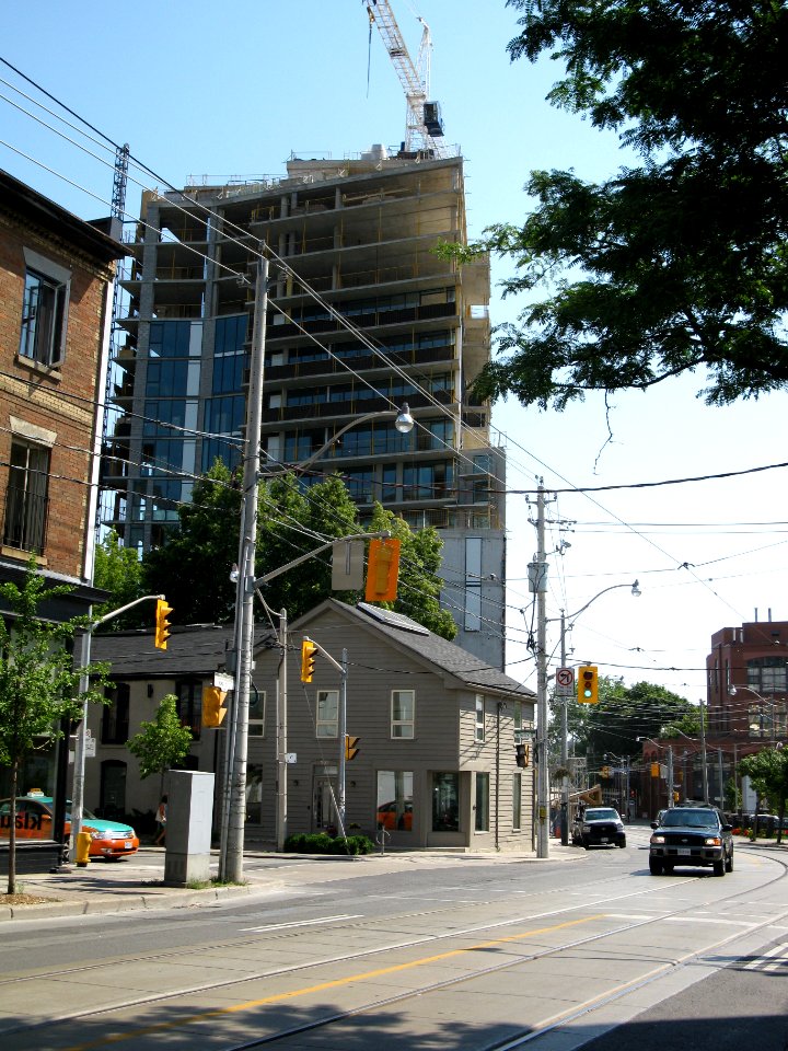 Construction at NW corner of King and Parliament, 2012 06 29 -a