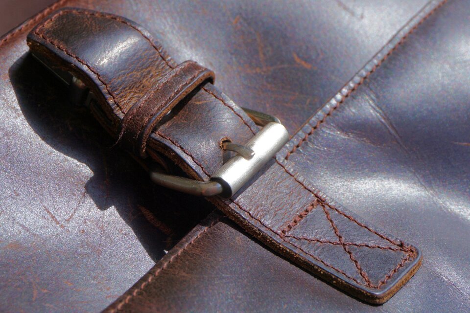 Briefcase closure close