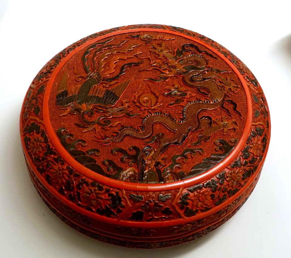Container with dragon and phoenix design, China, late Ming dynasty, dated 1586 AD, lacquer on wood - Linden-Museum - Stuttgart, Germany - DSC03503