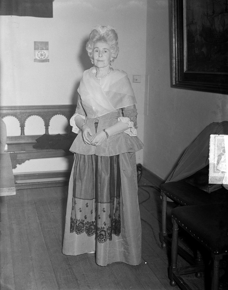 Costuums Cruys Voorbergh in Frans Hals Kruiser, Bestanddeelnr 903-9202