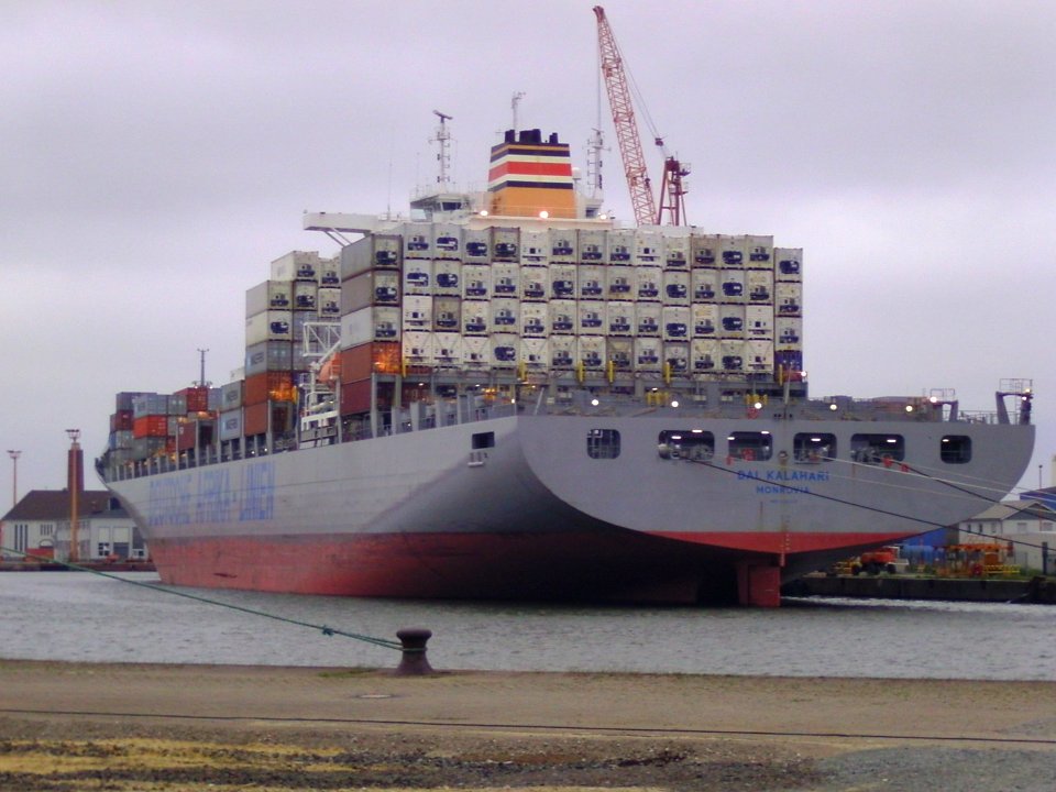 Container ship DAL Kalahari (built 2005)